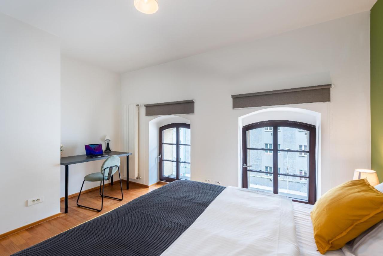 Apartment With Balcony And Parking Near The Prague Museum Exterior photo