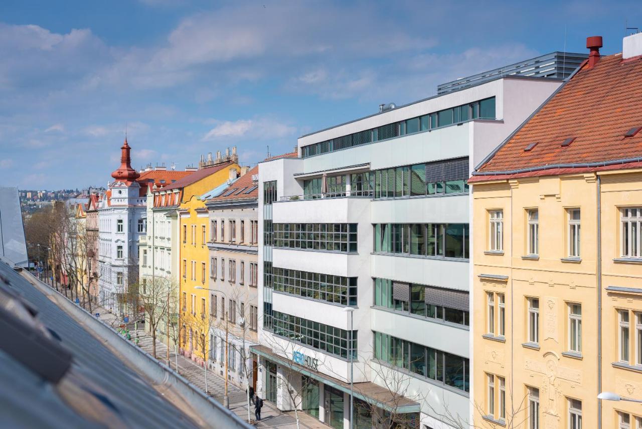 Apartment With Balcony And Parking Near The Prague Museum Exterior photo