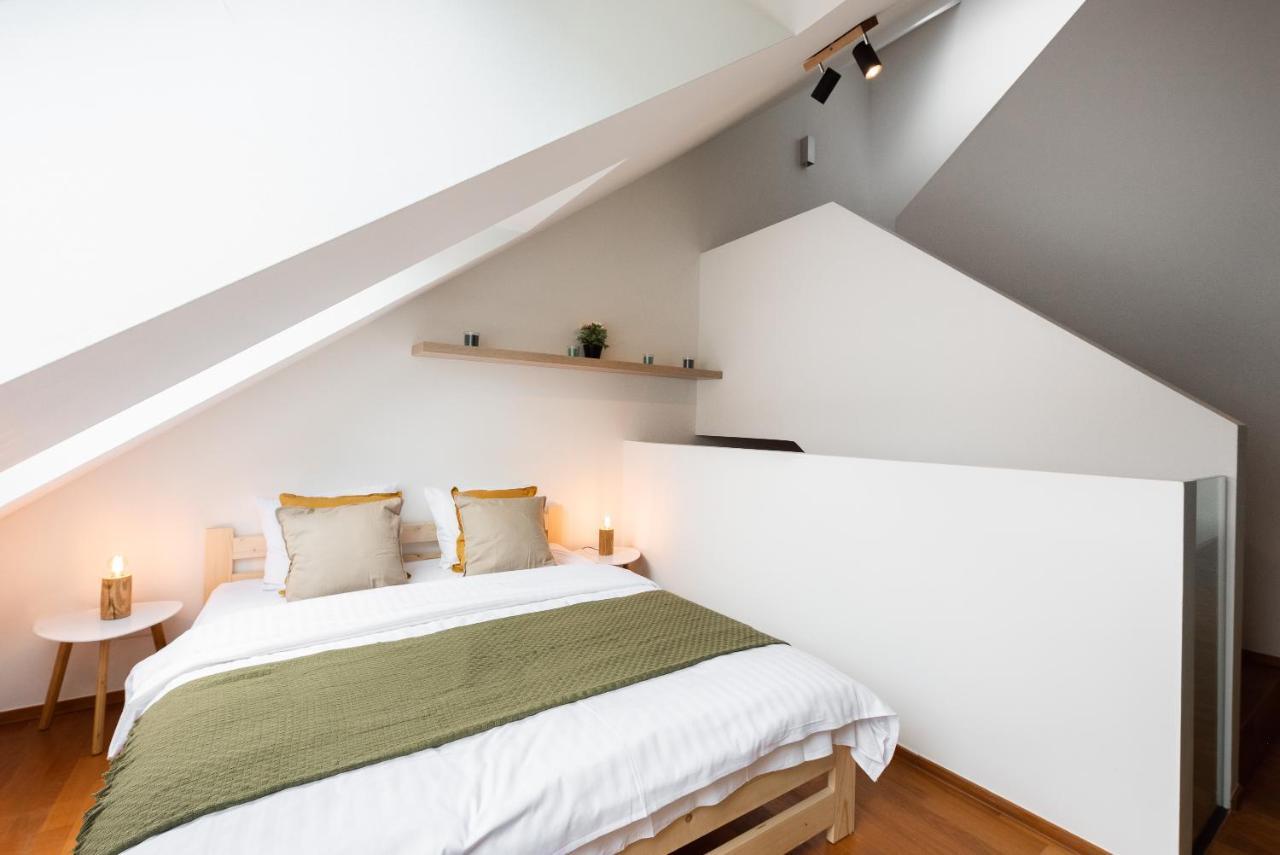 Apartment With Balcony And Parking Near The Prague Museum Exterior photo